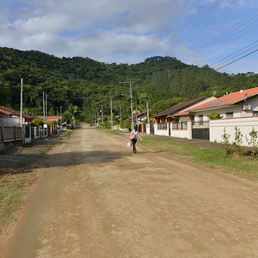 Rua Alvina Gorges Xavier Ilha da Figueira entre Guaramirim e Jaragua do Sul